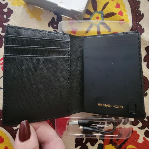 NWT! Michael Kors Phone Charging Wallet